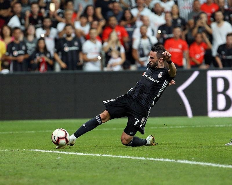 <h2>Gökhan Gönül aday kadrodan çıkarıldı</h2>