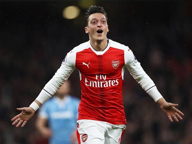 'İngiltere'den müthiş iddia; Mesut Özil, Fenerbahçe'ye!