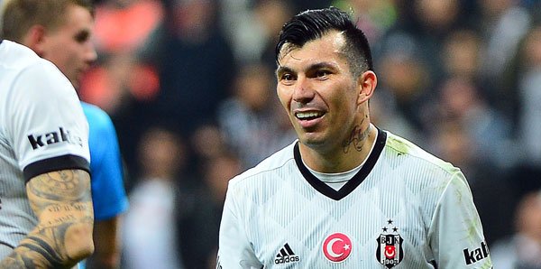 <h2>Medel’in kırmızı kartına büyük tepki! ’’Haftaya Fenerbahçe maçı var ne tesadüf!’’</h2>