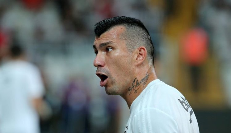 Medel’in kırmızı kartına büyük tepki! ’’Haftaya Fenerbahçe maçı var ne tesadüf!’’