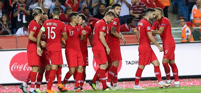 <h2>MİLLİ TAKIMIN OYUNU SİNEK VIZILTISI</h2>