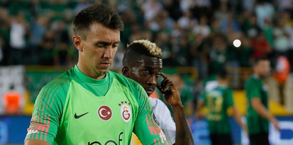 <h2>Muslera sitem etti</h2>