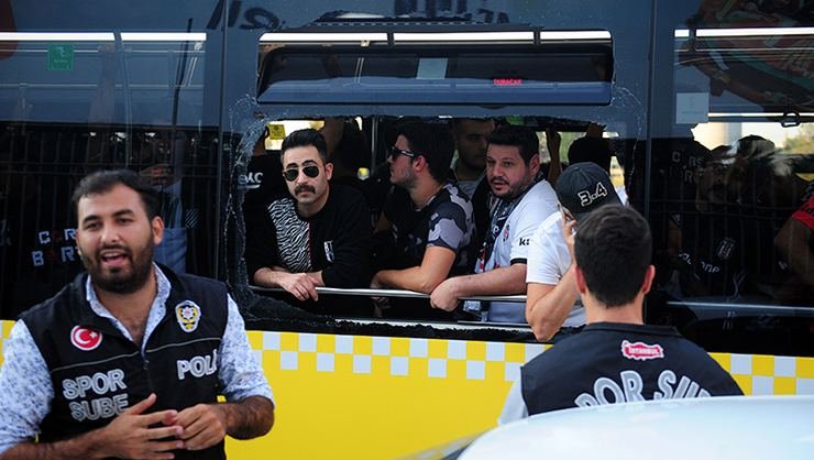 <h2>Otobüsün camlarını kıran Beşiktaşlı taraftarlara şok!</h2>
