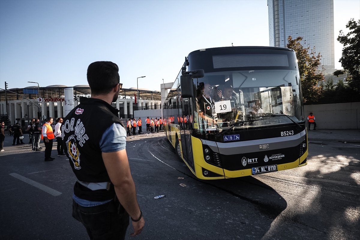 'Otobüsün camlarını kıran taraftarlara şok!