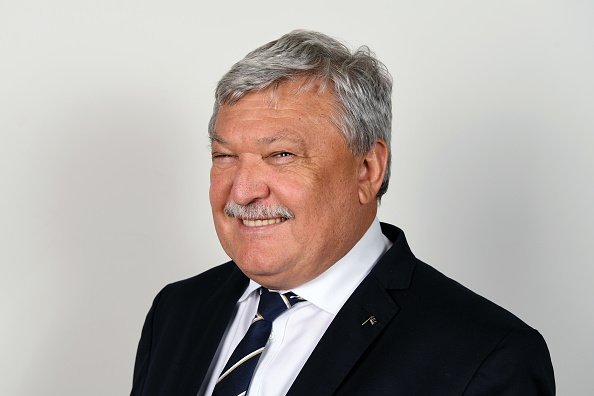 <h2>Sandor Csanyi</h2>