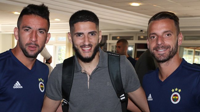 <h2>Yassine Benzia takım arkadaşlarıyla tanıştı</h2>