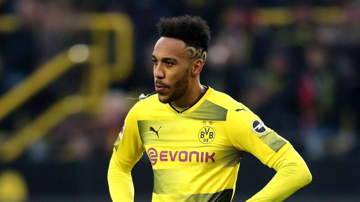 <h2>9. FIFA 17: Pierre-Emerick Aubameyang & Mathis Bolly</h2>