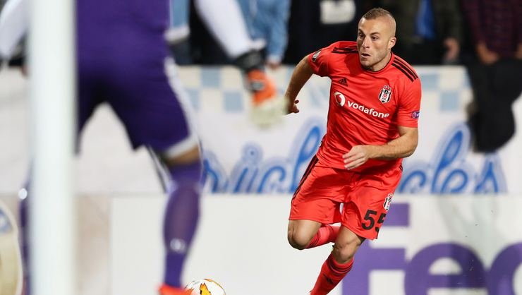 <h2> Beşiktaş’ın sol kanatında görev Gökhan Töre’nin</h2>