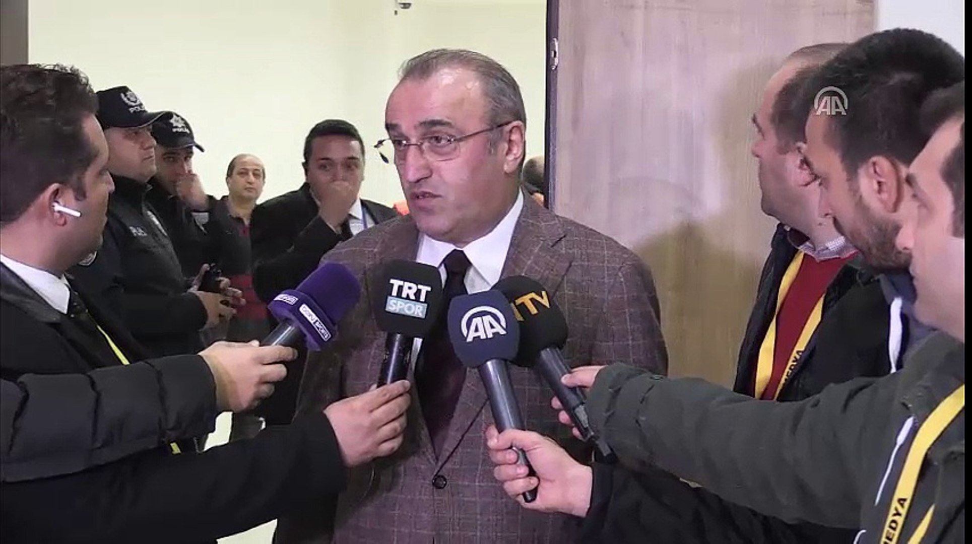 <h2>Abdurrahim Albayrak: Çok enteresan şeyler yaşıyoruz</h2>