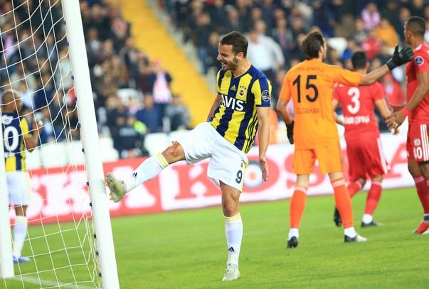 'Ali Ece'den hem övgü hem yergi 