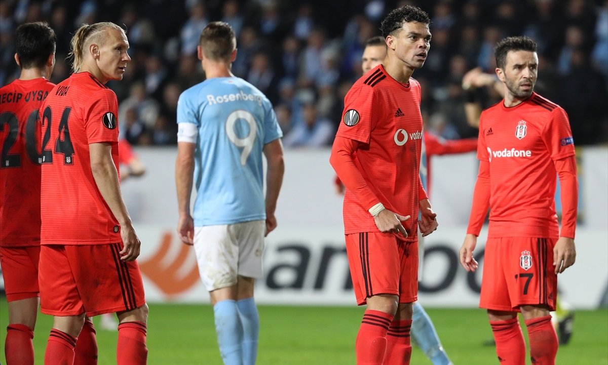 'Beşiktaş'ta Caner Erkin ve Adriano için olay yaratan paylaşım