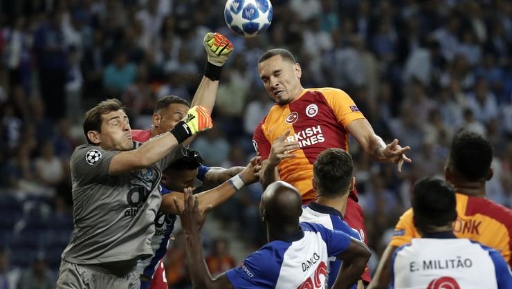 <h2>Casillas, Galatasaray’dan 18 yılın rövanşını aldı</h2>