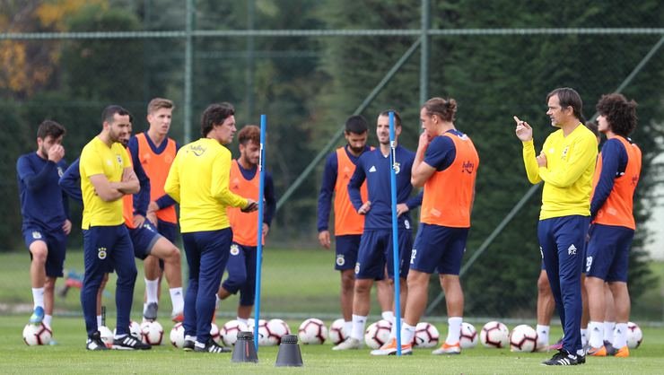 <h2>Cocu’dan futbolcularına: Siz oyununuza bakın</h2>