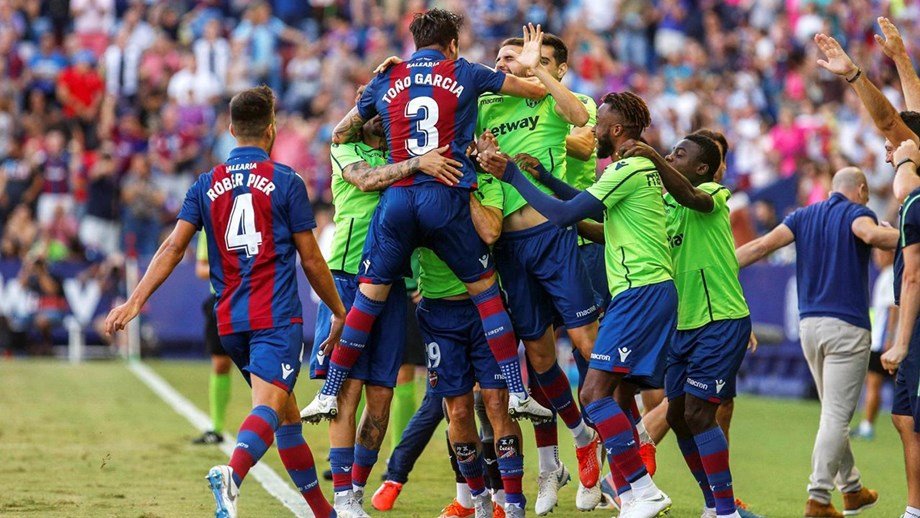 'Fenerbahçe ocak ayının bombasını patlattı! Barcelona'dan geliyor