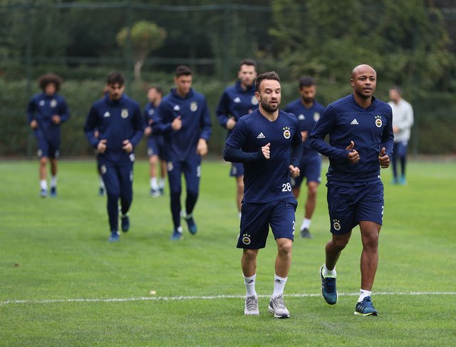'Fenerbahçe'de dikkat çeken detay! Yeni antrenör göreve başladı