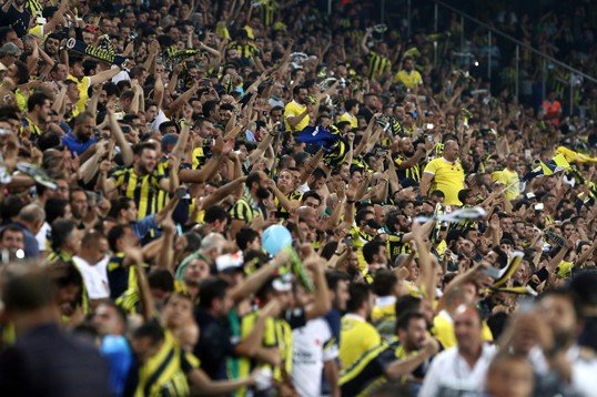 <h2>Fenerbahçe’de taraftarları çileden çıkaran futbolcu!</h2>