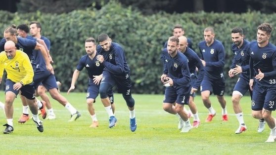'Fenerbahçe'de transfer için flaş karar! Gönderiliyor...