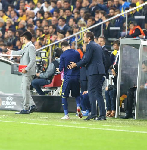<h2>Fenerbahçe’de yedek kulübesinde kriz! Mehmet Topal ve Valbuena...</h2>