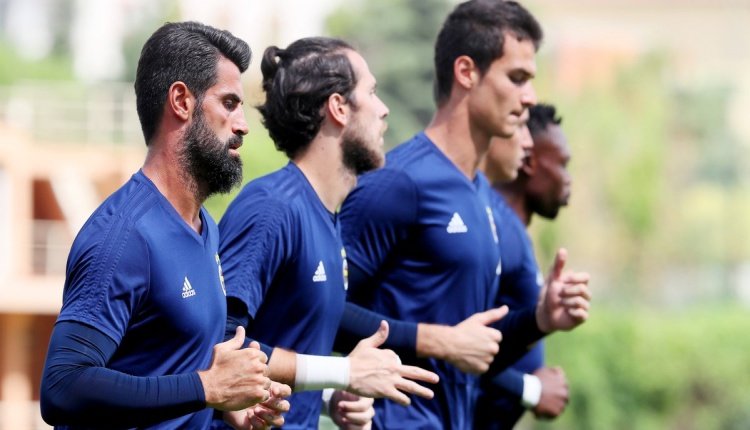 <h2>Fenerbahçeli futbolcudan DEV isyan! Söylüyoruz, dinlemiyor</h2>