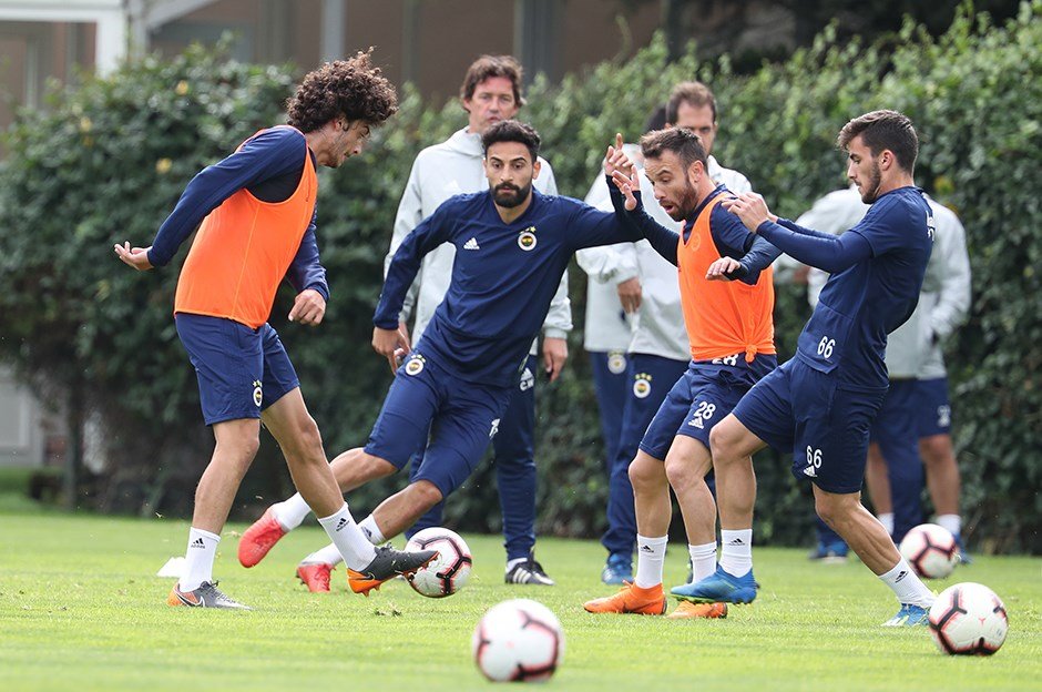 <h2>Fenerbahçe’ye yeni sistem: 2-4-2-2</h2>