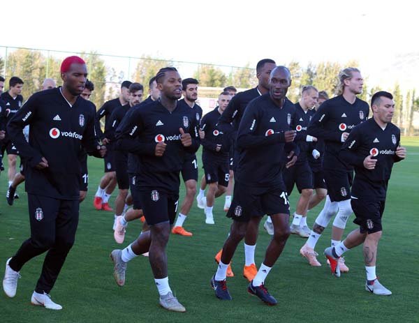 'Flaş! Şenol Güneş'i kızdıran futbolcu! Antrenmandan çıkardı