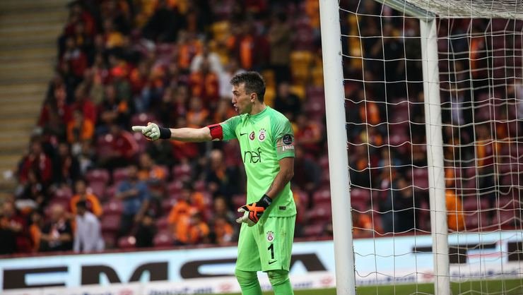 <h2>Galatasaray’da Muslera, Porto maçına yetişiyor</h2>