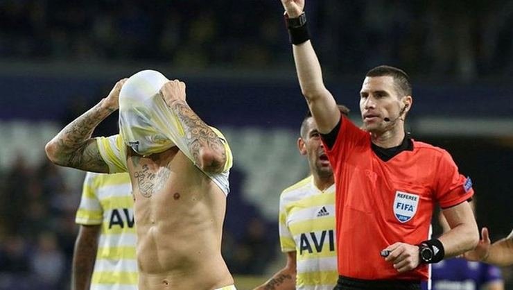 <h2>Hakem Kabakov, Fenerbahçelileri çıldırttı!</h2>