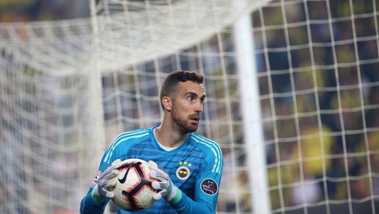 <h2>Kaleci Harun’a sarıldılar</h2>