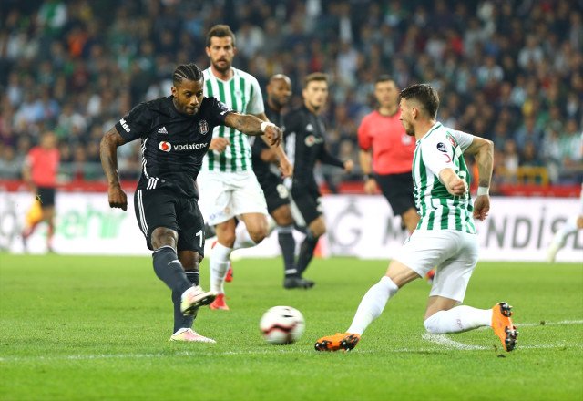 <h2>KALEYİ KAPATAMIYOR</h2>