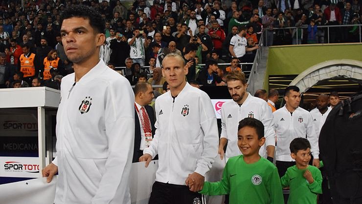 <h2>Pepe’nin hareketi ortaya çıktı! Maç sonunda hakemin yanına gidip...</h2>