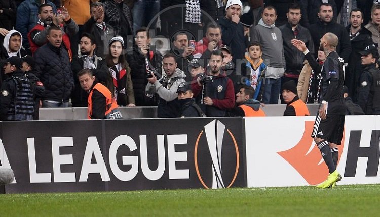 'Quaresma'dan tribünlere şok hareket! Gerginlik...