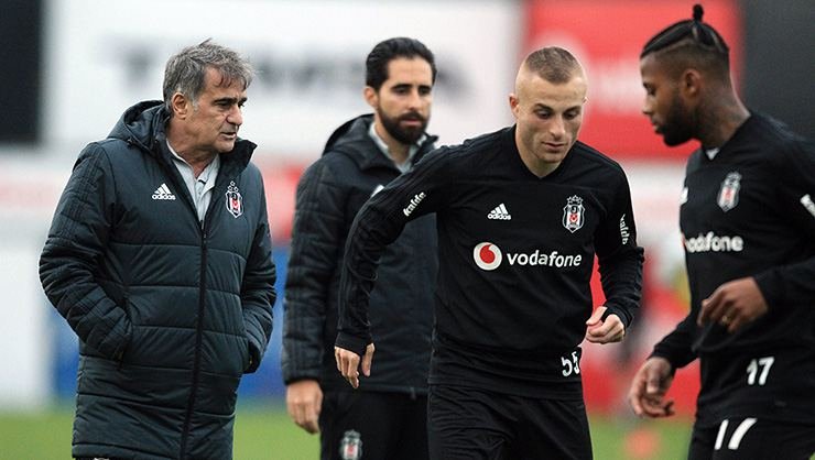 <h2>Şenol Güneş 11’ini arıyor!</h2>