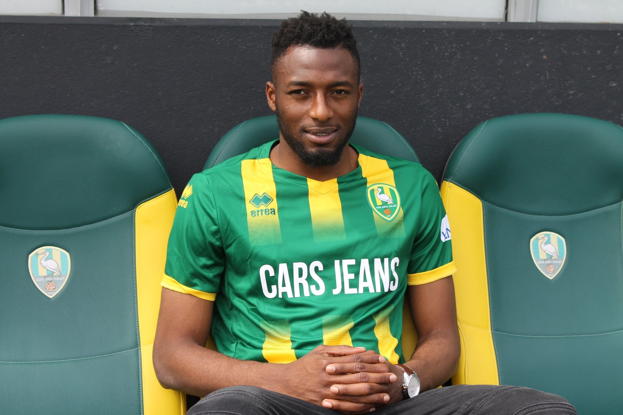 <h2>25 YAŞINDA 1.90 BOYUNDA</h2>