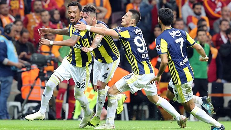 <h2> Fenerbahçe’de orta saha çöktü</h2>