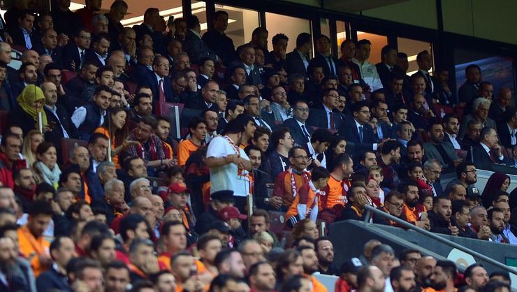 <h2>Bakan Mehmet Kasapoğlu ve Lucescu da maçı izledi</h2>