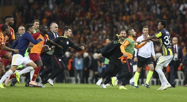 'Barış Alıcı'nın derbideki çok konuşulan hareketi! Gözlerden kaçan detay