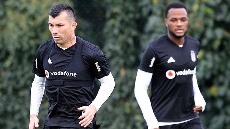 <h2>Beşiktaş’a Adriano’dan sonra bir darbe de Medel’den</h2>