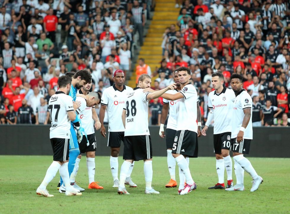 <h2>Beşiktaş’ta transfer için flaş itiraf! Seviyoruz, kalacağız</h2>