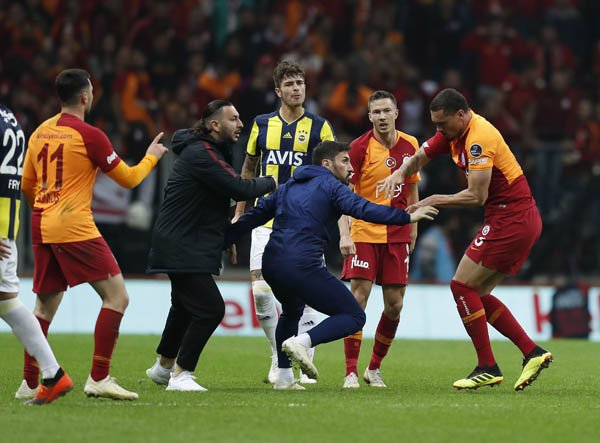 'Derbi cezalarında indirim olur mu? Eski hakemden flaş açıklama