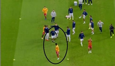 'Derbide Donk ile Ayew karşı karşıya geldi