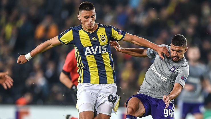 <h2>Eljif Elmas zirvede!</h2>