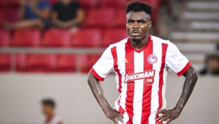 'Emenike için Fenerbahçe bombası! Resmen açıkladı