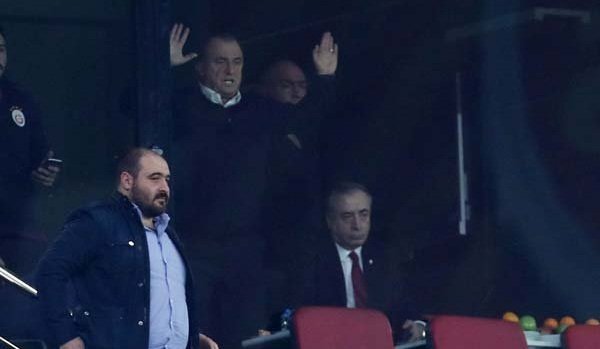 'Fatih Terim maçı tribünde böyle izledi! İşte o anlar