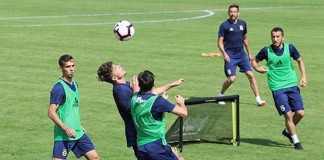 <h2>Fenerbahçe idmanında dikkat çeken kare! Koeman idmanda</h2>