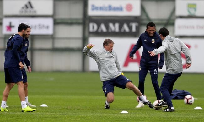 'Fenerbahçe idmanında dikkat çeken kare! Koeman idmanda