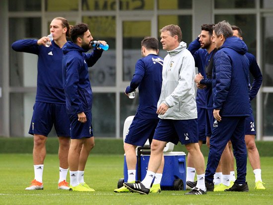 <h2>Fenerbahçe’de başarısızlığın faturası kesildi! İşte o isim...</h2>