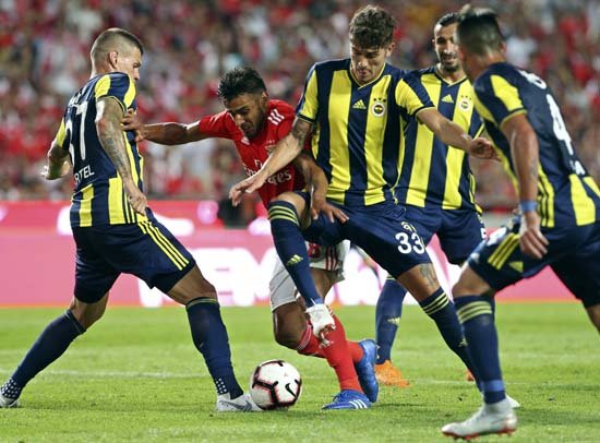 'Fenerbahçe'de defansa DEV kule! Satın alma opsiyonlu kiralık