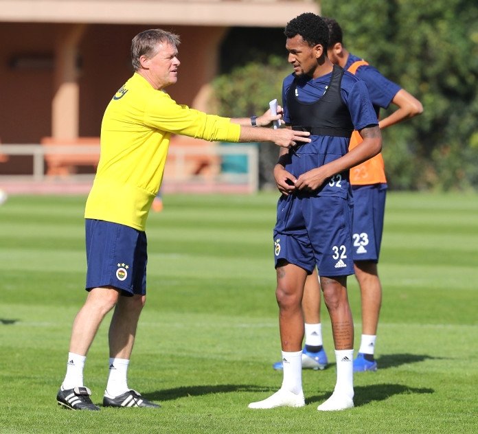 <h2>Fenerbahçe’de flaş gelişme! Erwin Koeman...</h2>