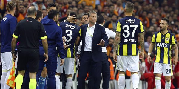 'Fenerbahçe'de kriz! Orta sahada oynayamayacak!