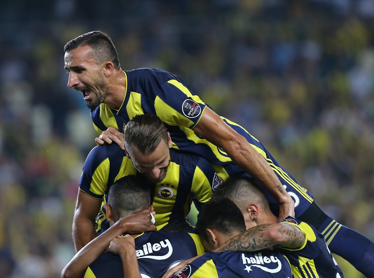 'Fenerbahçe'de resmen anlaşma! Yıldız oyuncudan 1 yıllık imza